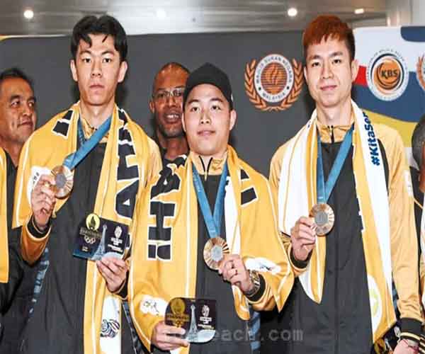 แอรอน-วูอิ ยิก และลี ผู้ชนะเหรียญรางวัลโอลิมปิก
