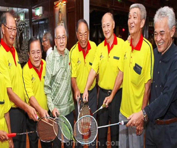 ยี ข่าน ตำนานแบดมินตันผู้เป็นทั้งพ่อ